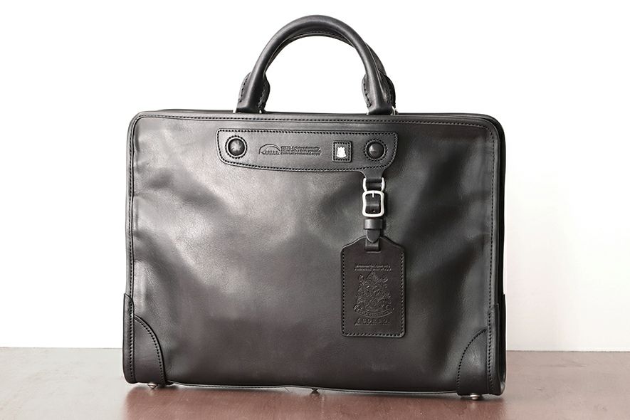 Famiglia シングルタイプ ブリーフバッグ | CORBO. Online-Shop