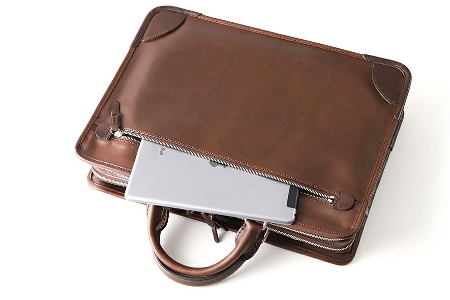 CORBO Famiglia シングルタイプブリーフバッグ　ブラウン Famiglia シングルタイプ ブリーフバッグ | CORBO. Online-Shop