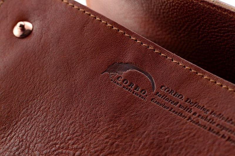 CORBO コルボ FLOW 三ツ折ミニ財布 コンパクト シボ革 ダークブラウン FLOW 三ツ折ミニ財布 | CORBO. Online-Shop